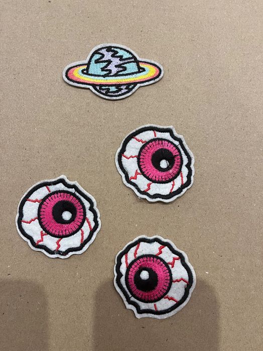 Oddam za darmo naszywki na katanę