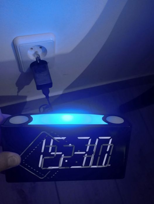 Zegar budzik lampa