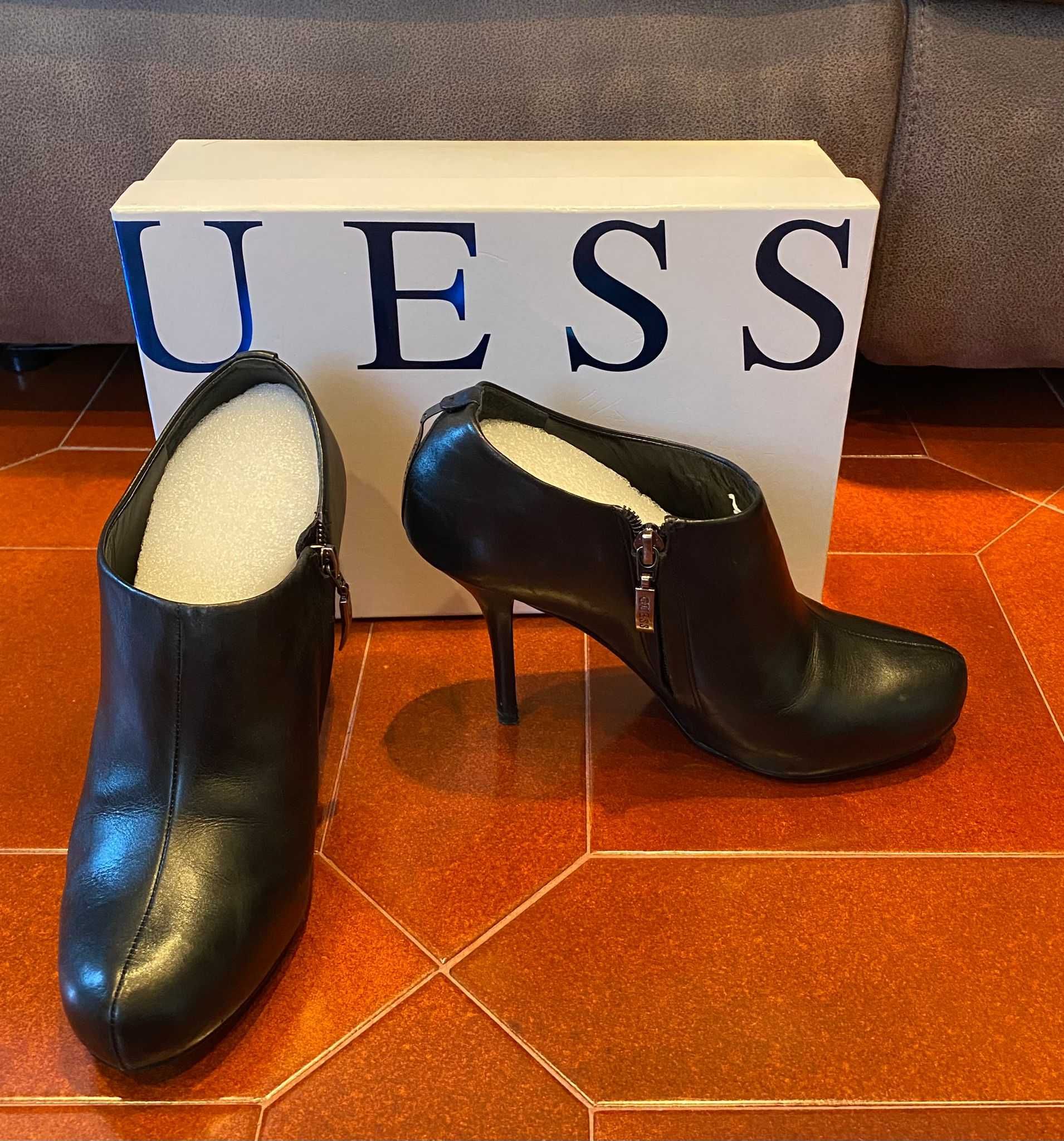 Sapatos de salto alto, em pele da GUESS-como novos