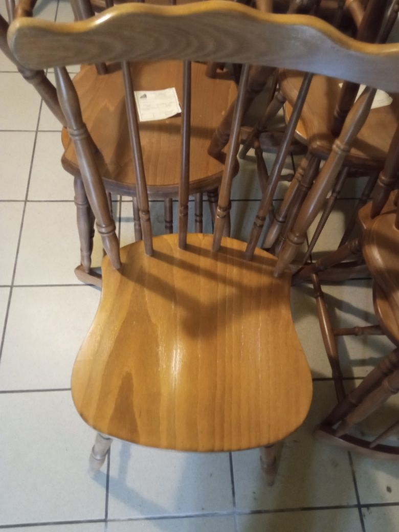 Krzesła z fabryki mebli giętych w Jasienicy.