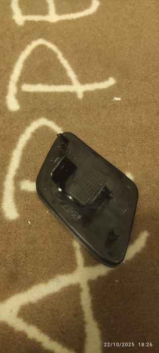 Tampa lava faróis Audi A4 Avant b5 preta.