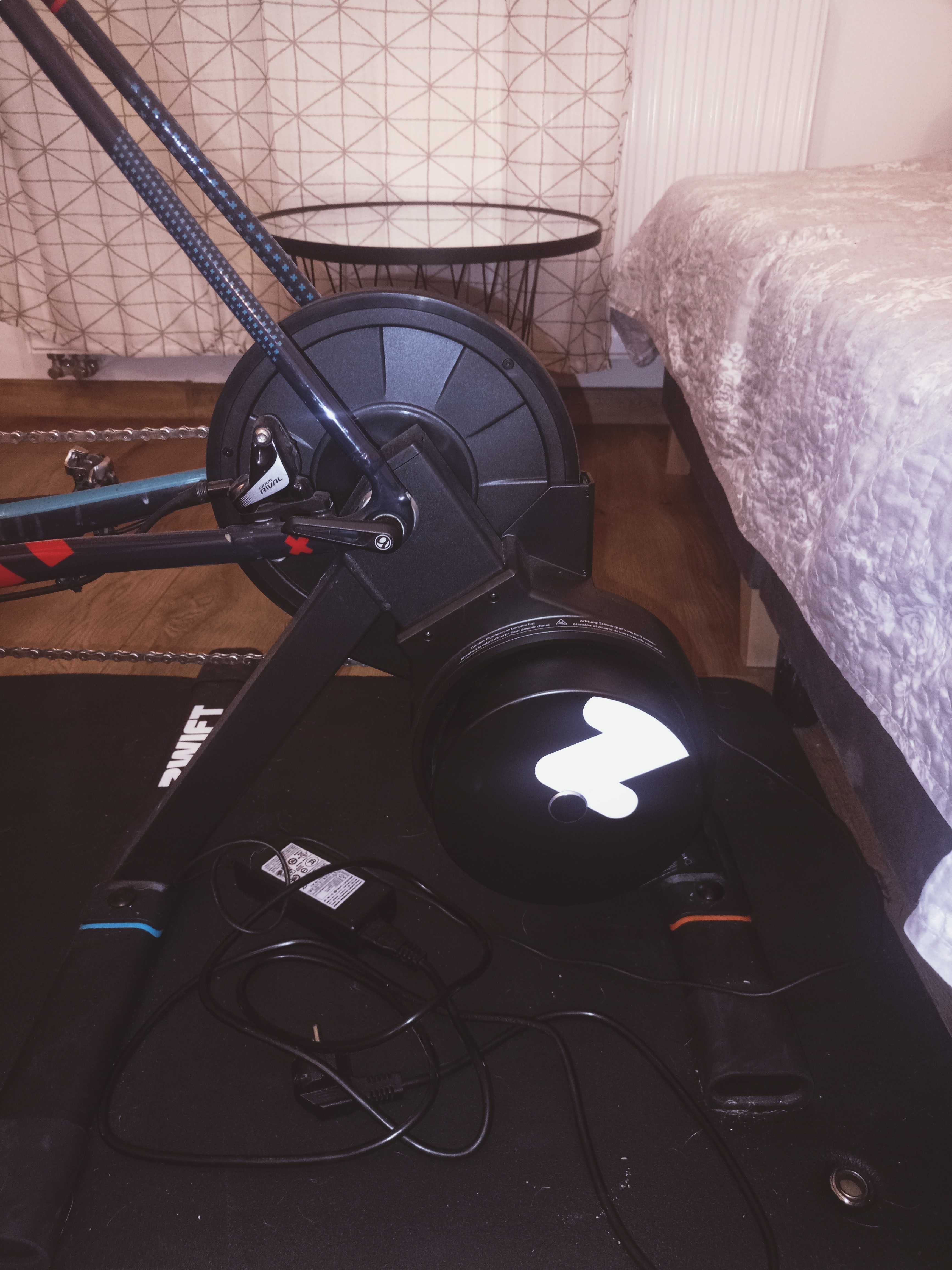 Trenażer zwift hub
