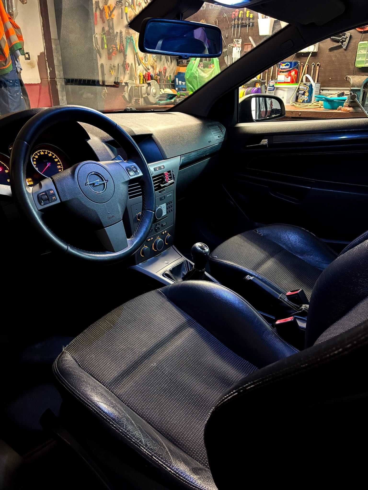 Opel Astra H GTC 1.9 CDTI 2005r.