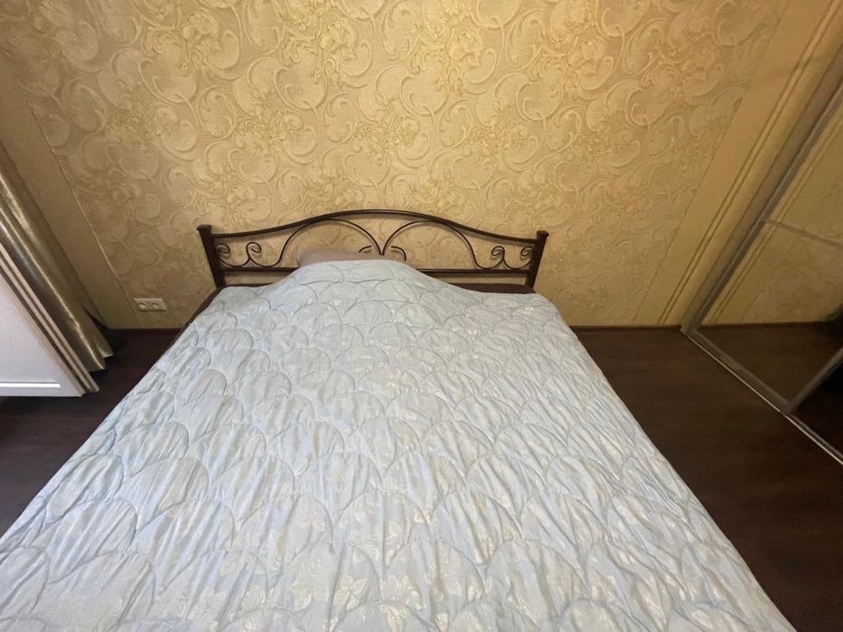 Кровать двоспальна