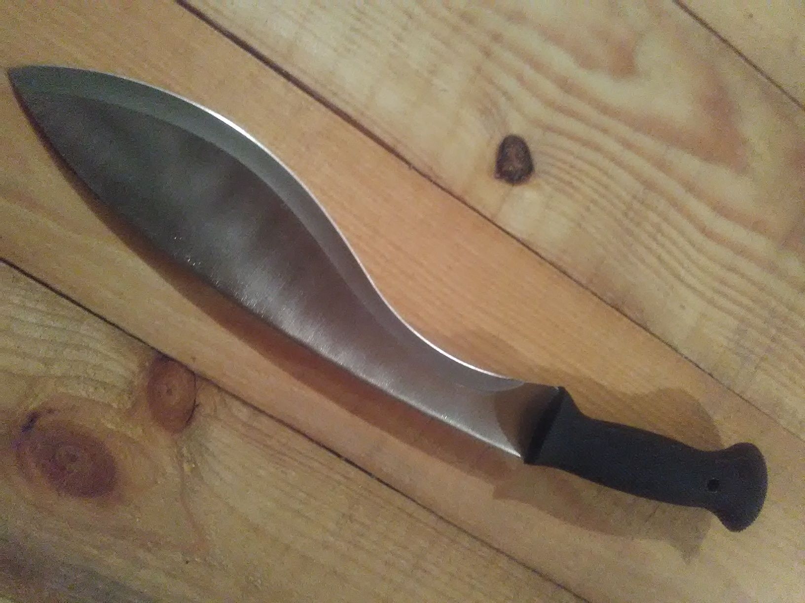 Нож для кухни в чехле. Длина 44 см. Новый.