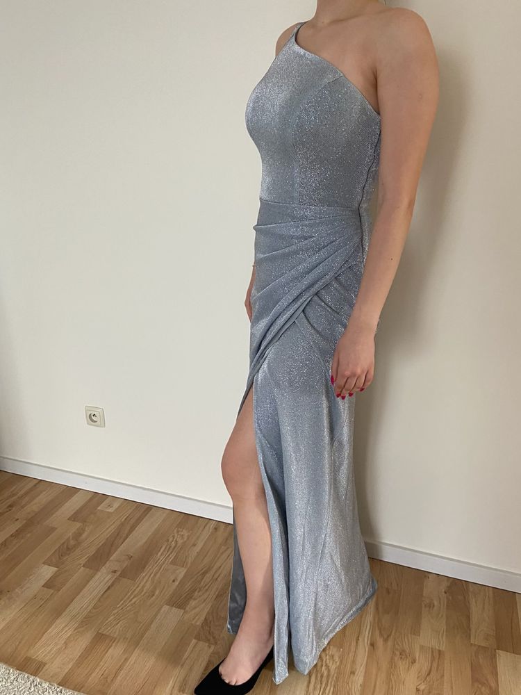 Elegancka, srebrna suknia na wesele/przyjęcie
