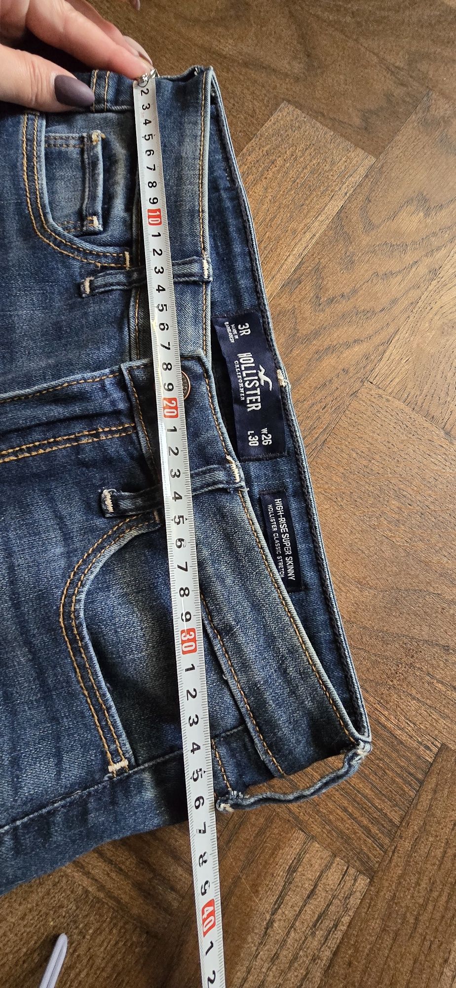 Damskie jeansy Hollister