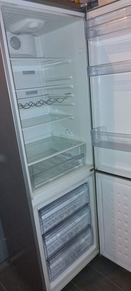 Sprzedam chłodziarko zamrażarkę Beko