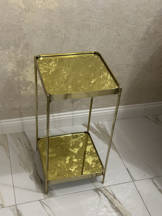 Złoty stolik stoliczek pomocnik kosmetyczny glamour