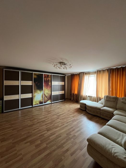 ПРОДАЖ. Заміський будинок,маєток .Слобода , біля води. Поряд Черкаси