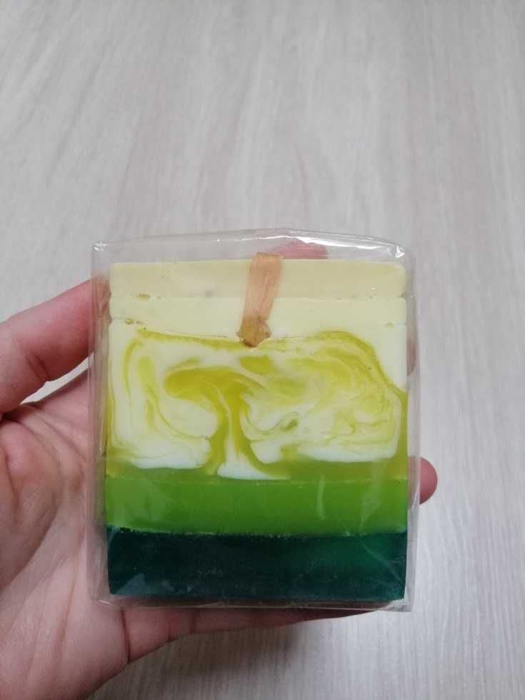 Kolorowa, ręcznie robiona kostka mydła / mydło. Mydełko handmade.