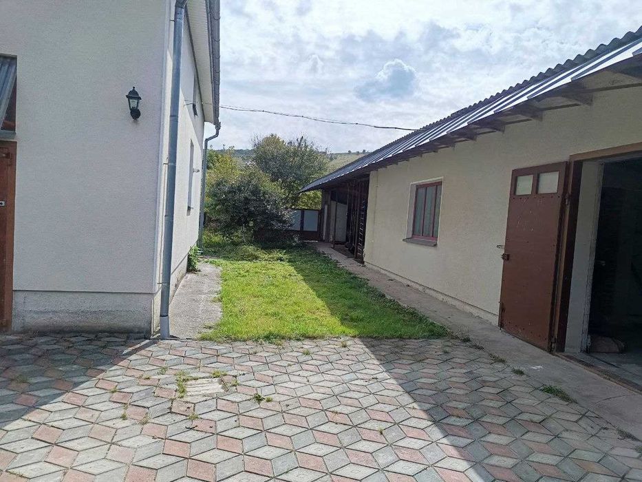 Просторий сучасний будинок з ремонтом, є-відновлення, постанова