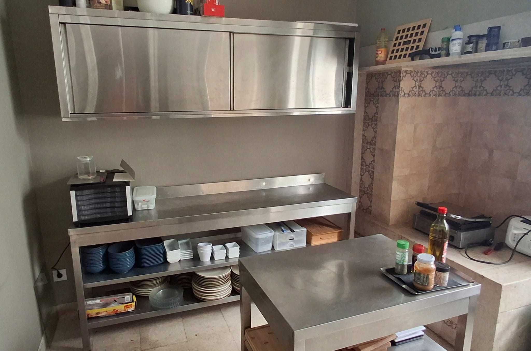 Venda Completa de Móveis de Bar – Balcão, Mesas, Cadeiras e Mais