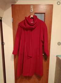 Czerwony płaszcz wełniany