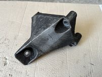 Кронштейн двигателя правый бу opel vectra b 90497066
