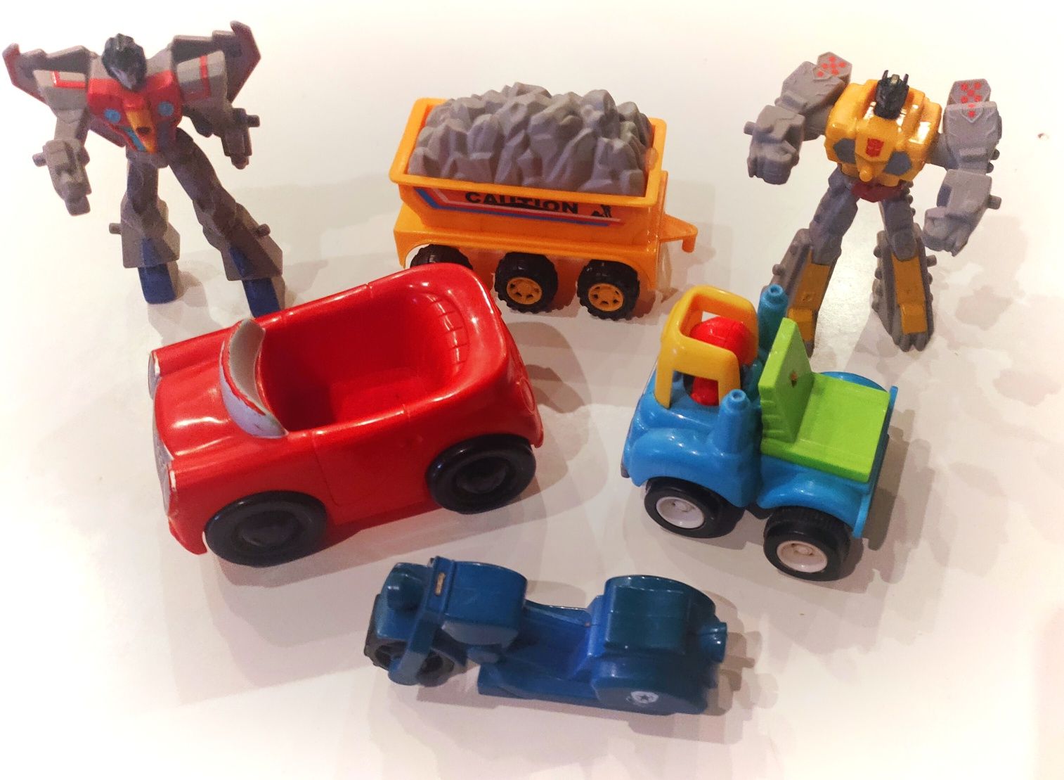 Auta i figurki/roboty i pojazdy zestaw zabawek jak na zdjęciu 6x