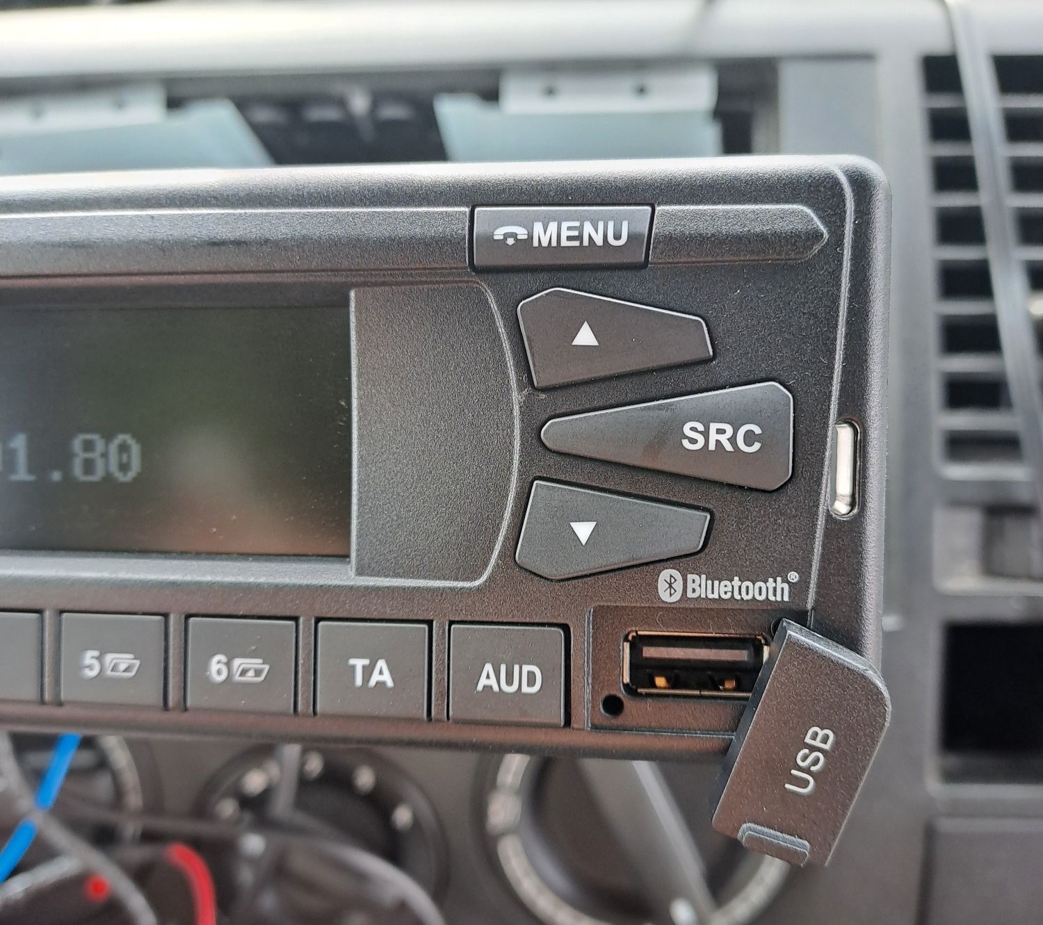 Radio bosch, do ciężarówki mercedes actros, atego DAB+, bluetooth, 24V
