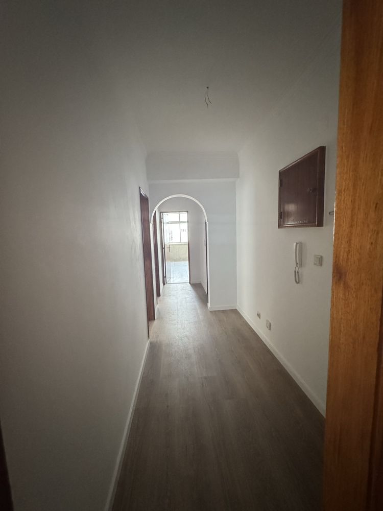 Arrenda-se apartamento T2 Laranjeiro