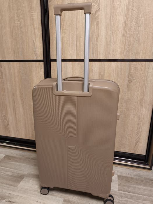 Чемодан большой, валіза великого розміру, валіза на колесах,