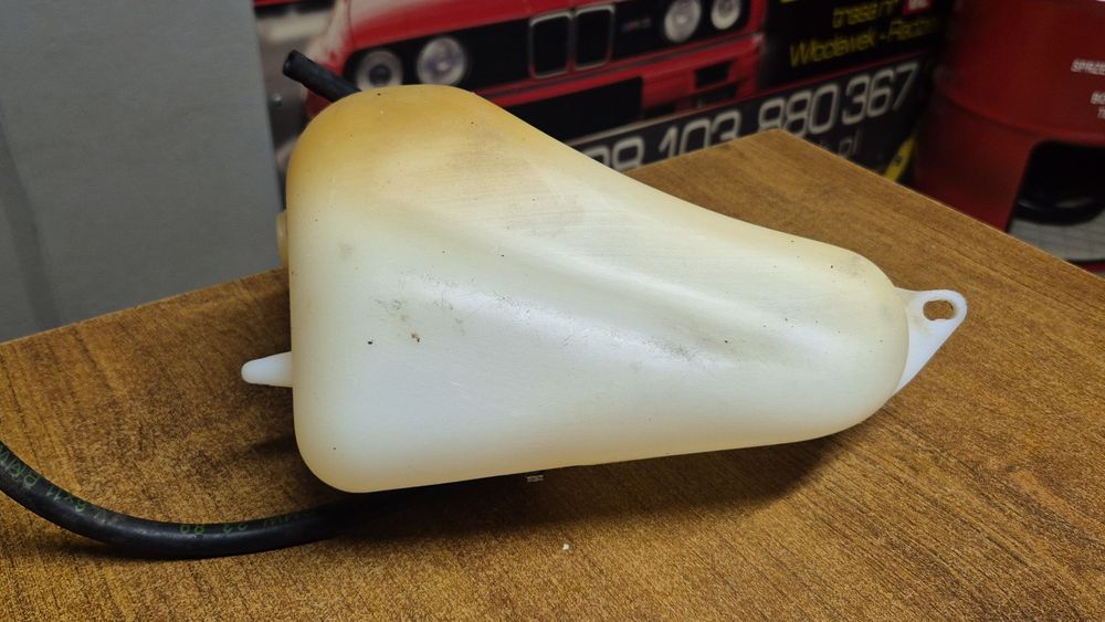 BMW E30 Zbiornik Zbiorniczek Wyrównawczy Baku Paliwa PochłaniaczOparów