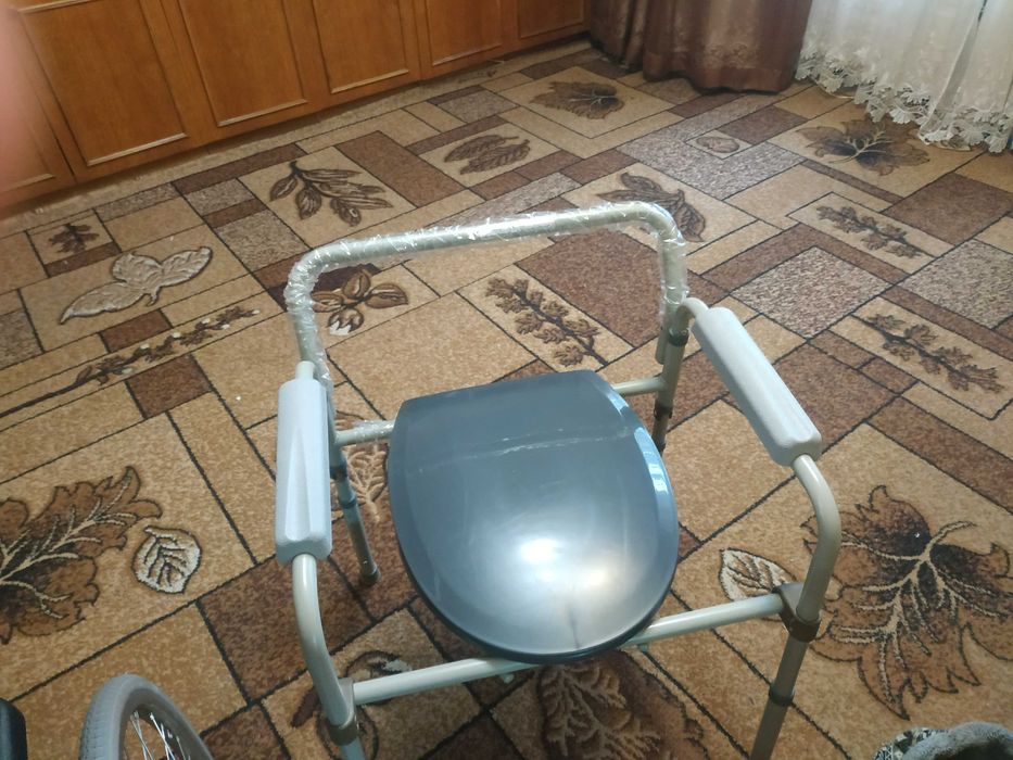 Стул-туалет для пожилых и мало мобильных людей