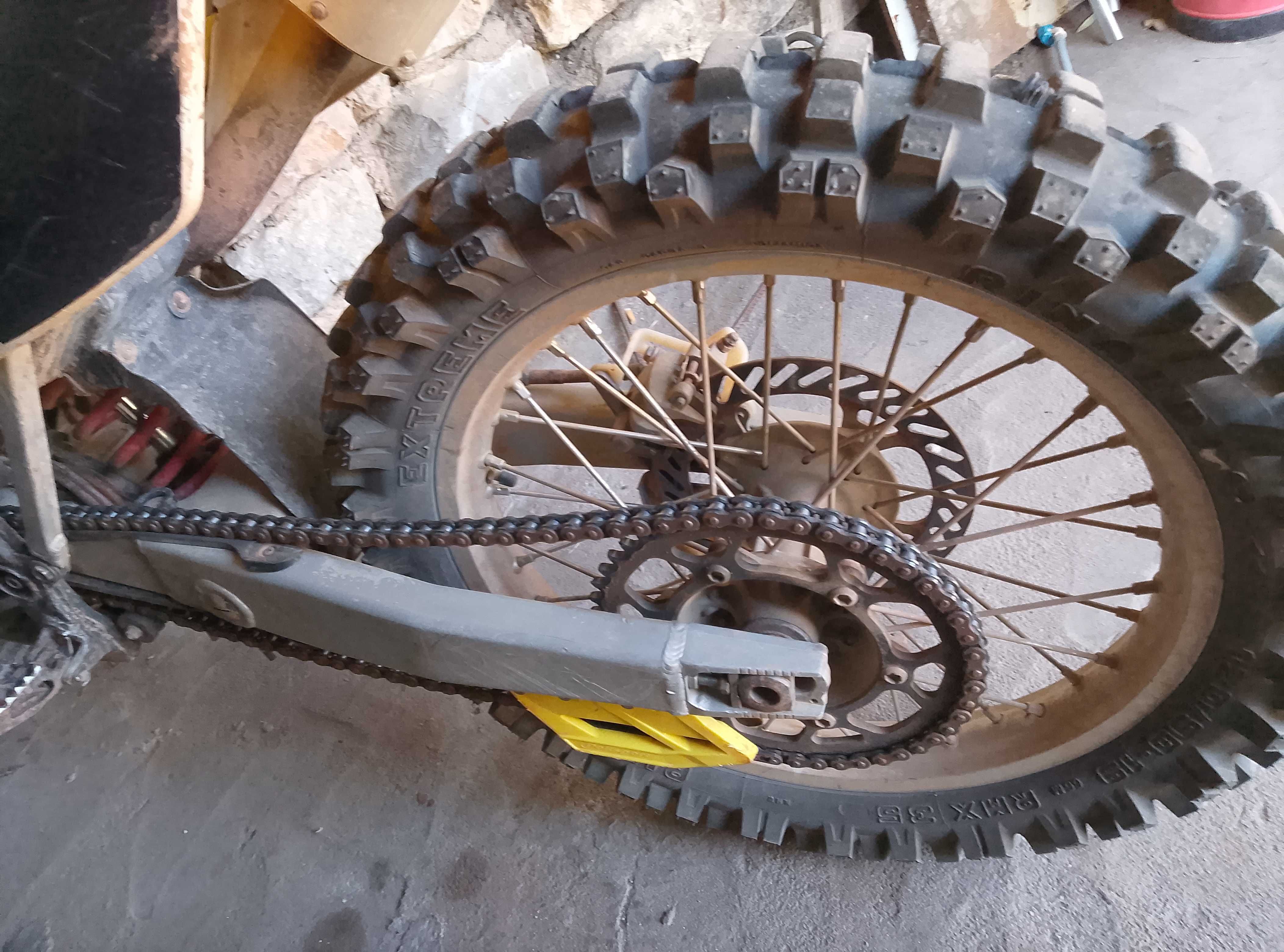 moto de cross 250 em ótimo estado