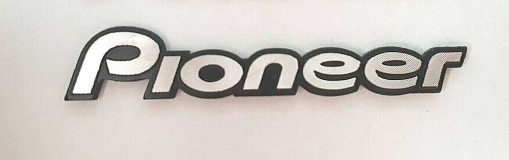 Nowy klejany znaczek PIONEER logo