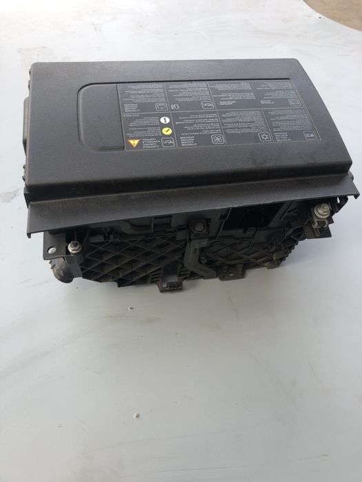 Skrzynka puszka obudowa akumulatora Renault Trafic III Opel Vivaro B