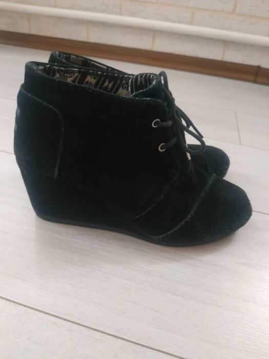 Женские  кросівки кожа замш ботинки