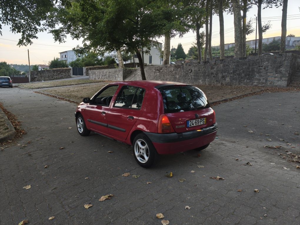 Renault Clio 1.2i 60cv