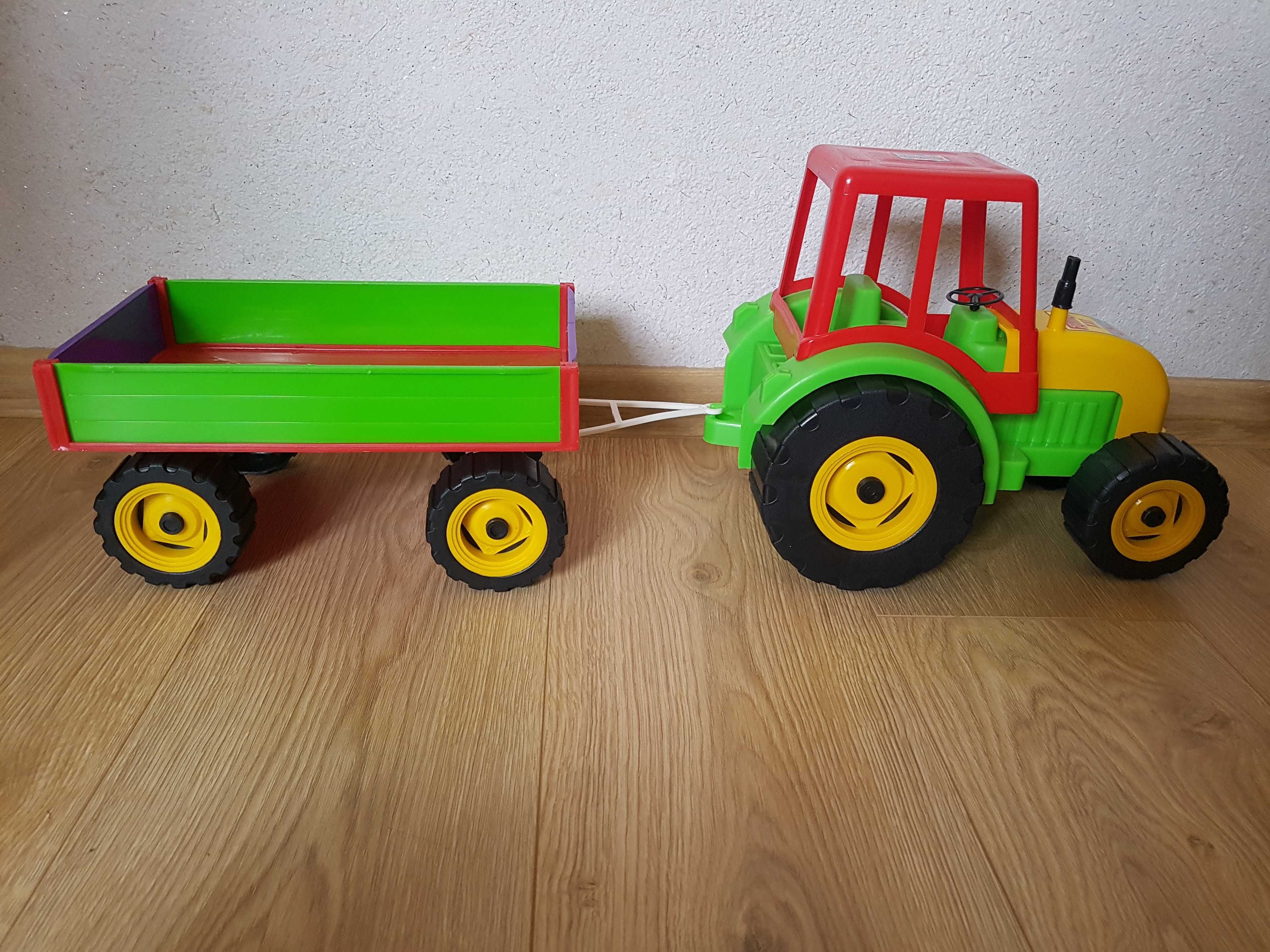 Traktor z przyczepą Farmer firmy BARTEX
