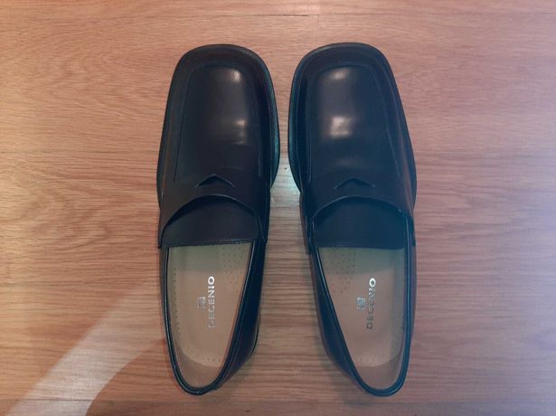 Sapatos Homem em Pele Pretos, tamanho 40, sola em couro, estado novo
