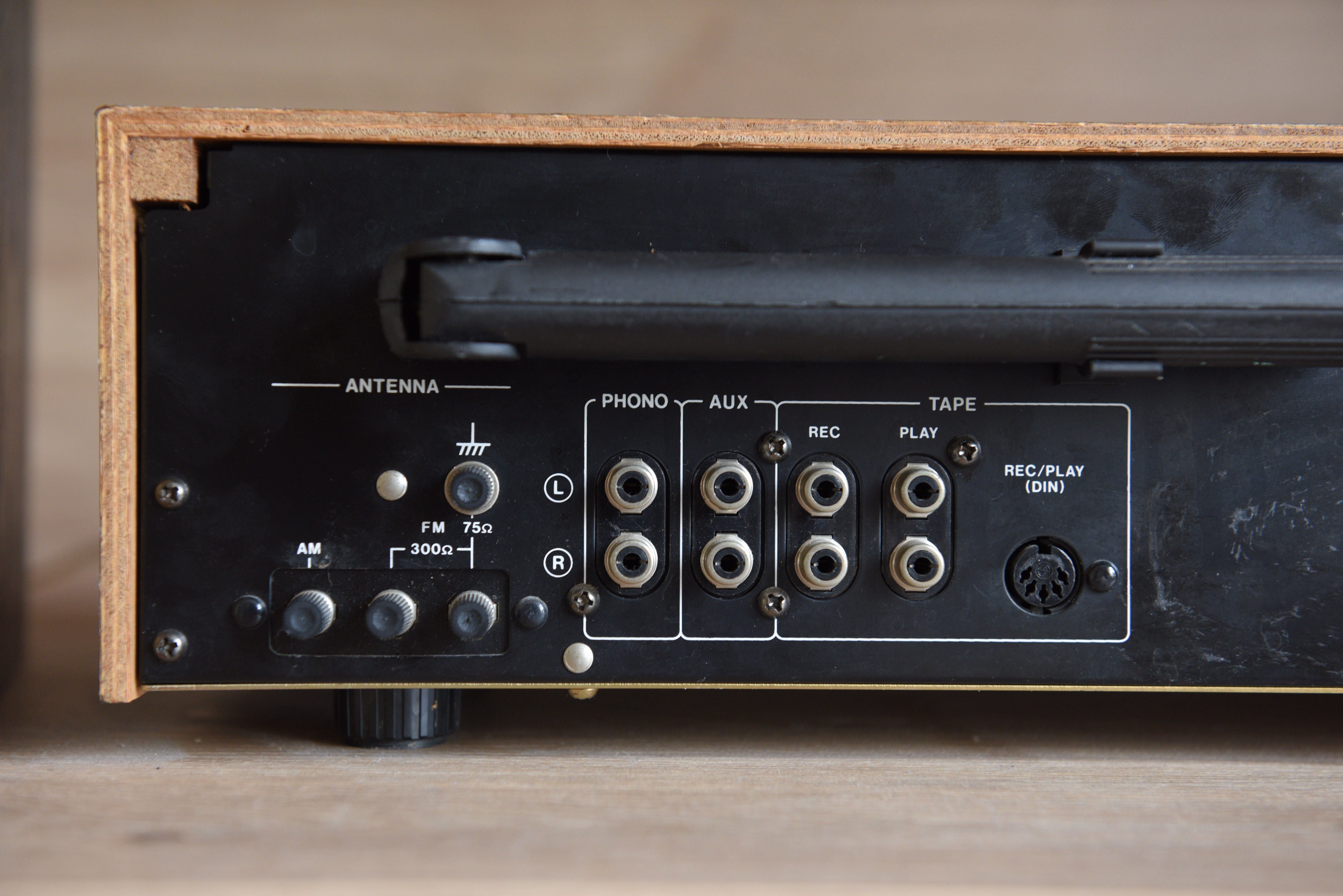 Amplituner AKAI AA-1115