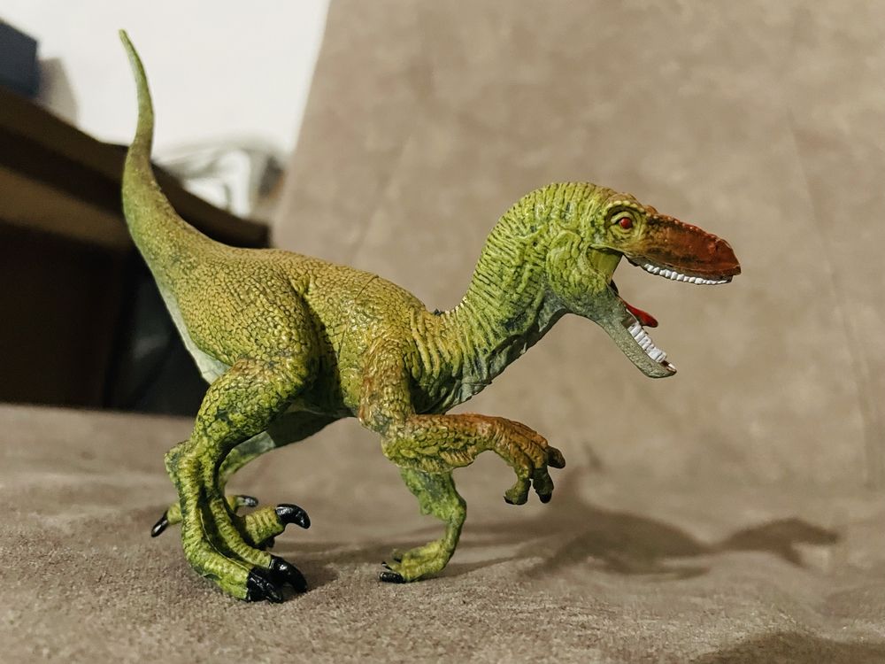 Realistyczna figurka drapieżnego dinozaura