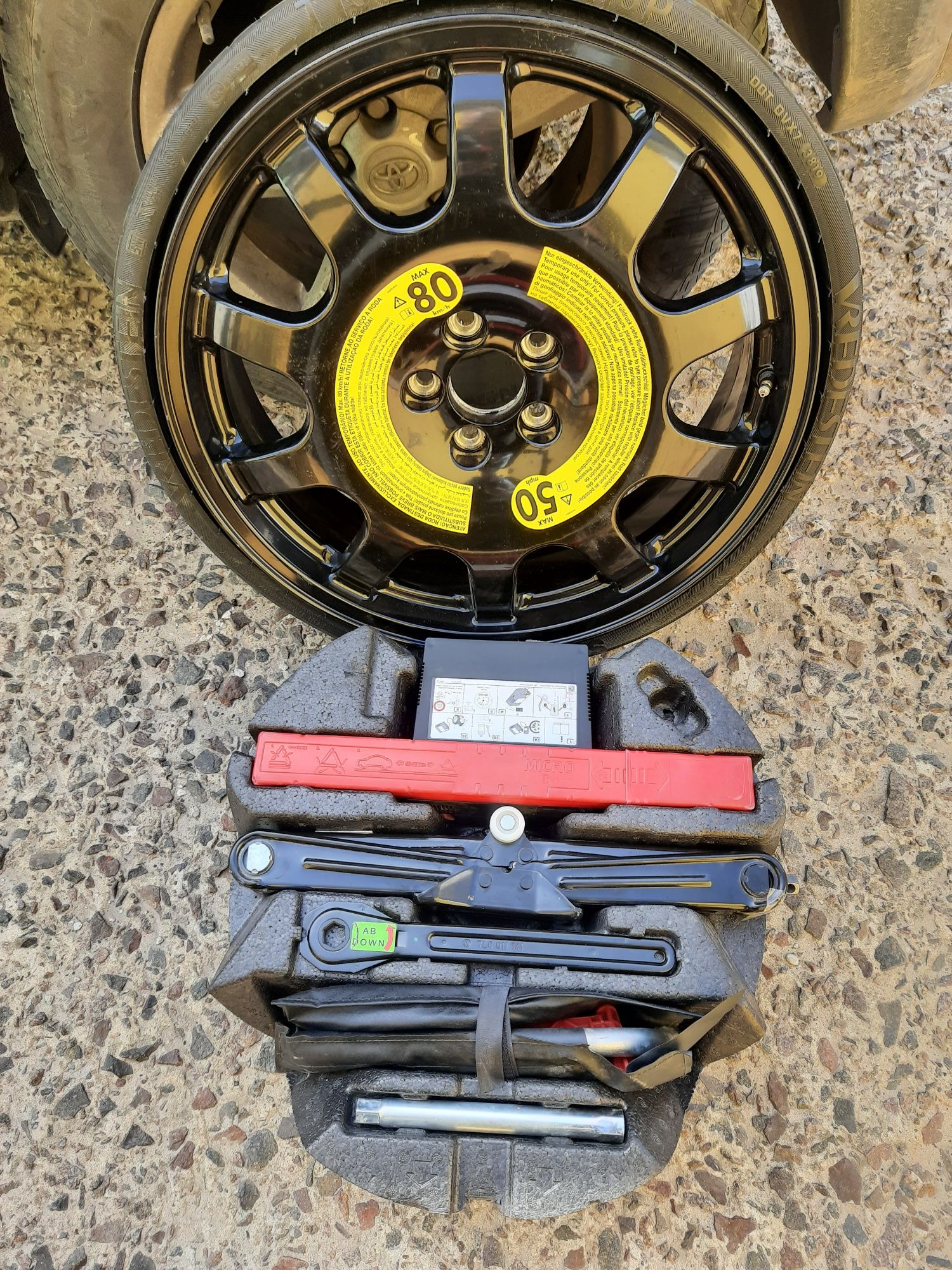 Докатка R20 Volkswagen Tuareg Audi Q7 4M Q8 Домкрат Ключ Інструмент