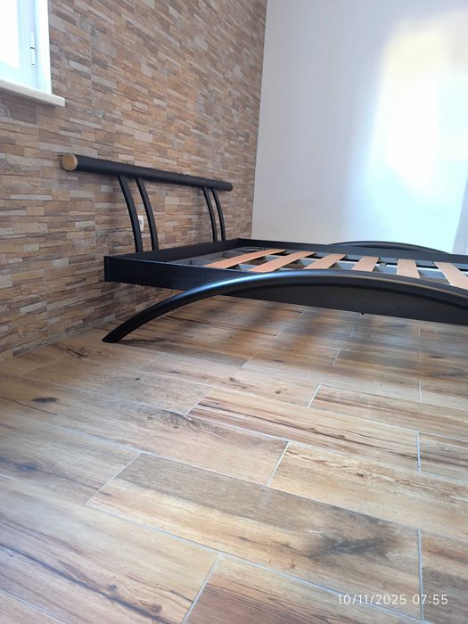 Cama em ferro de casal