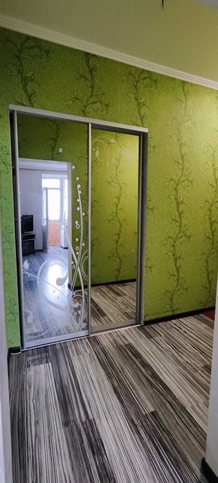 Продам двокімнатну квартиру покращеного планування.Цегляний будинок