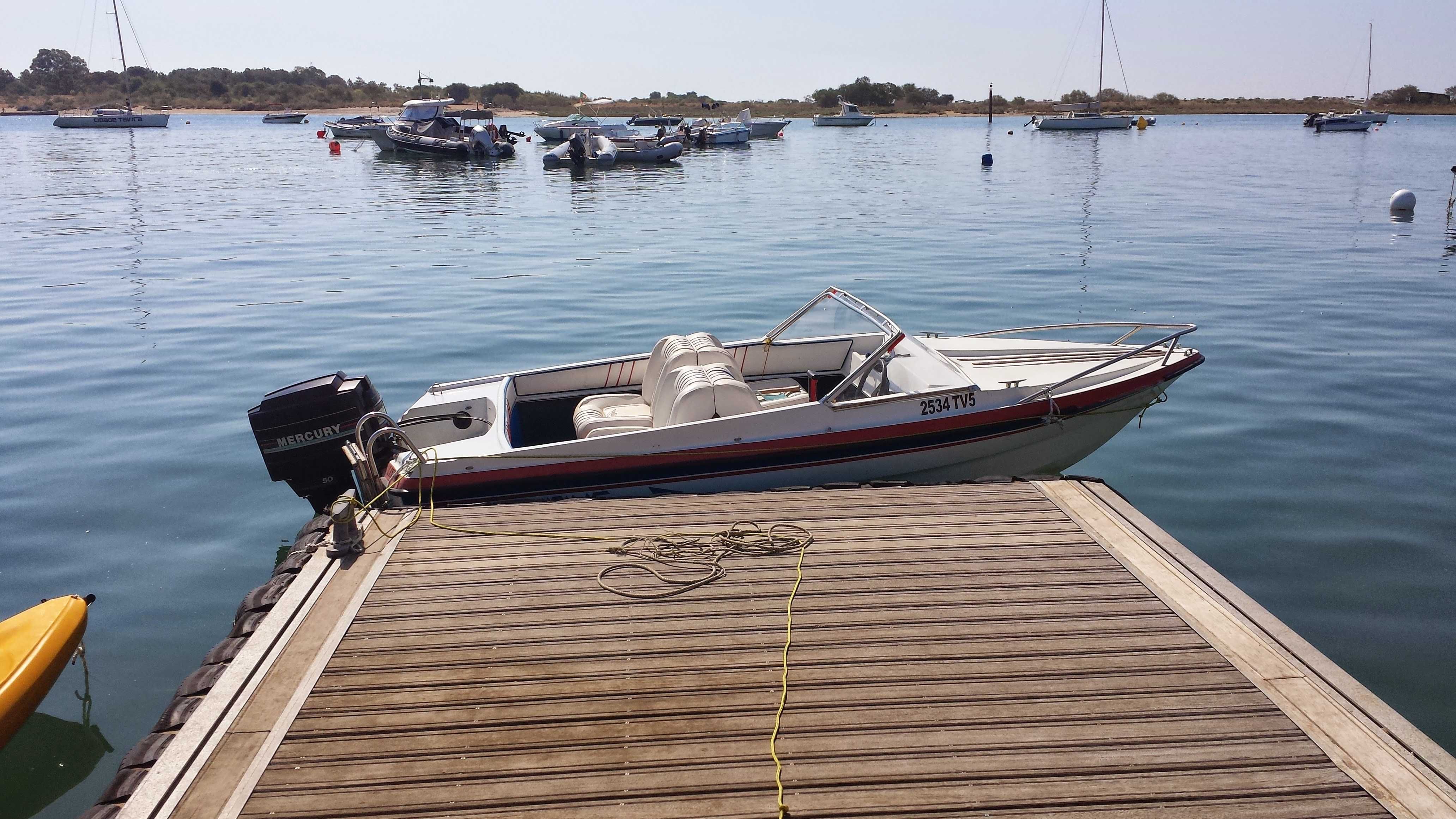 Barco Argus de 4 metros e reboque