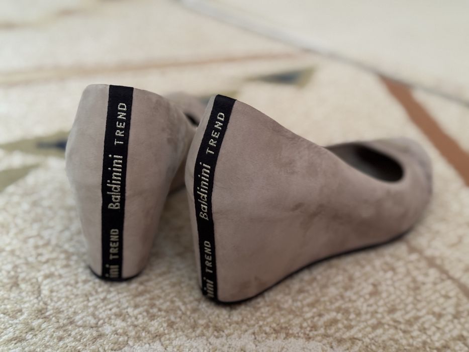 Туфлі Baldinini  на танкетці розм 40-41 (26 см)