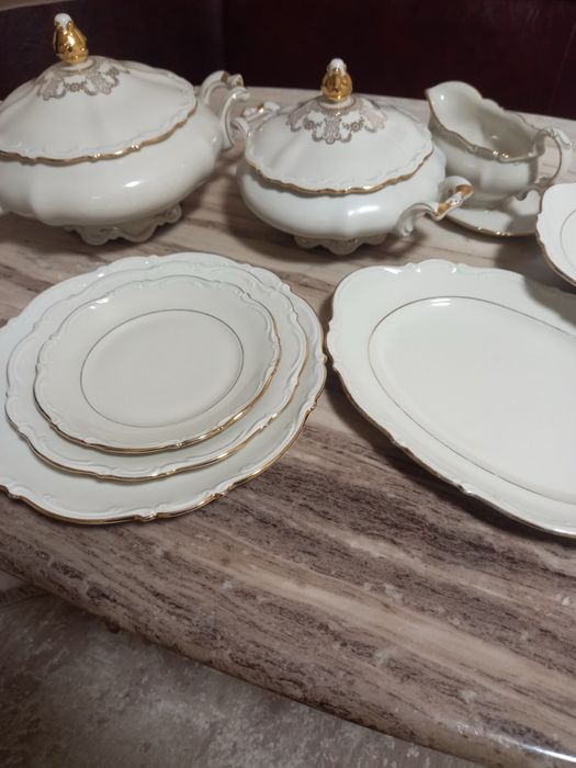 Посуд на 12 осіб