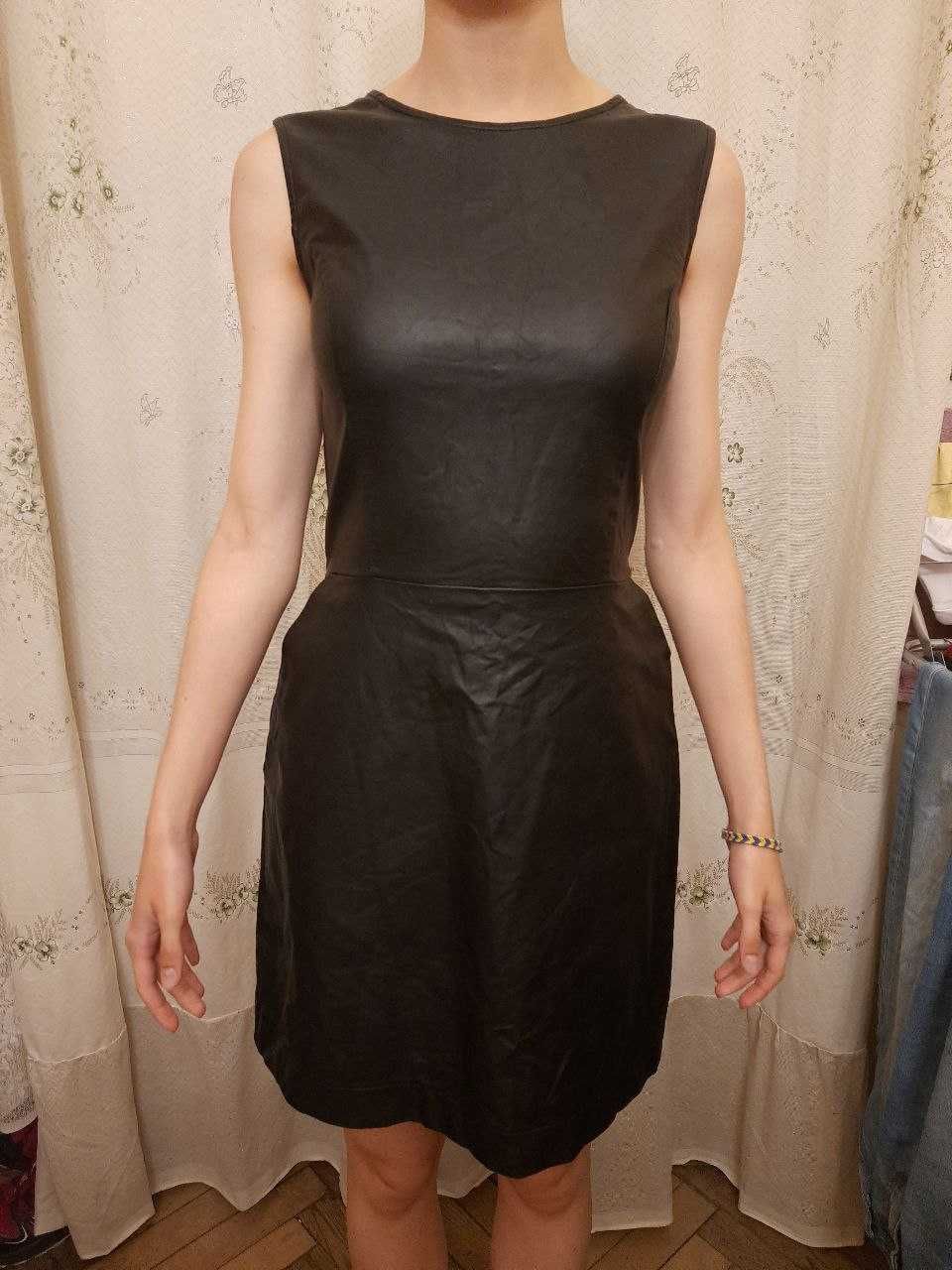 Шкіряна  стрейчева м' якенька чорна сукня XS за 200грн
