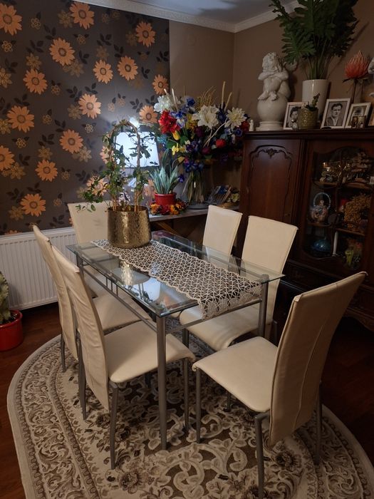 sprzedam stół i krzesła