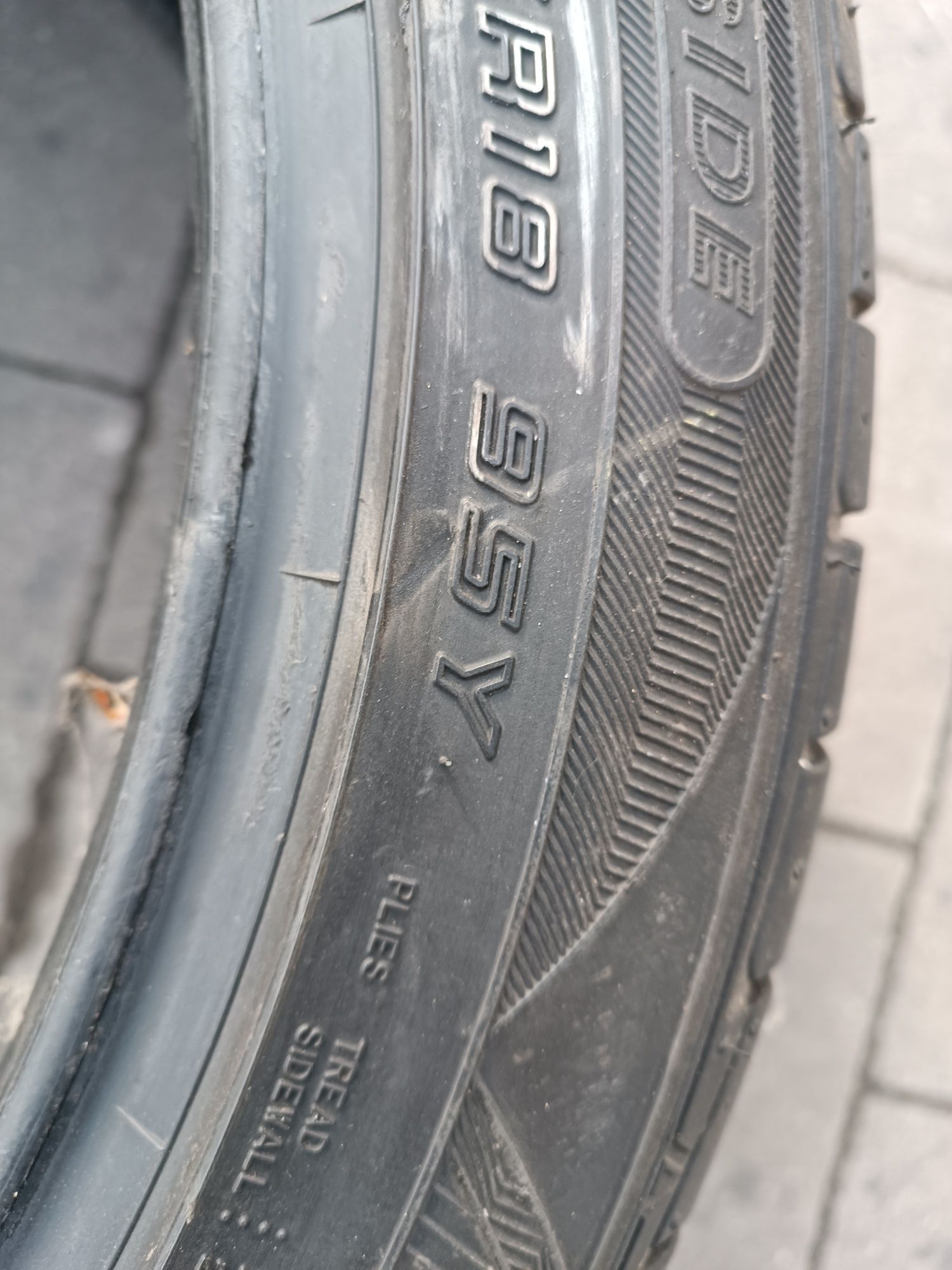 225/45ZR18 Falken Azenis FK453. 225/45R18  95Y