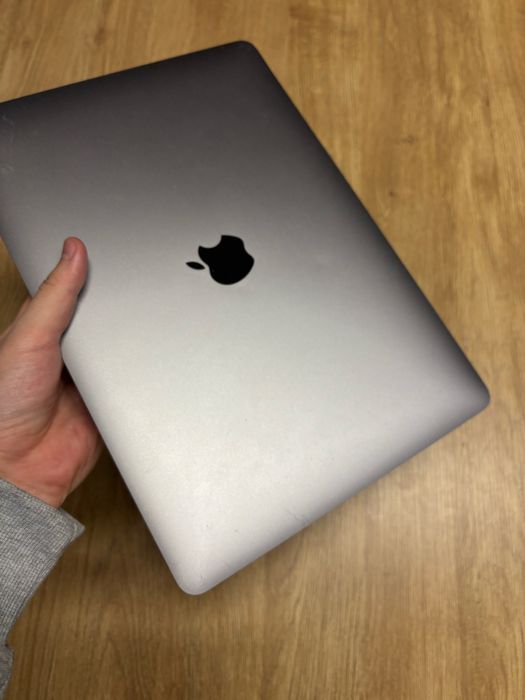 Macbook Air 2020року, чудовий бюджетний, новий акумолятор