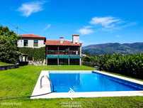 Moradia T6 com piscina localizada em Amarante
