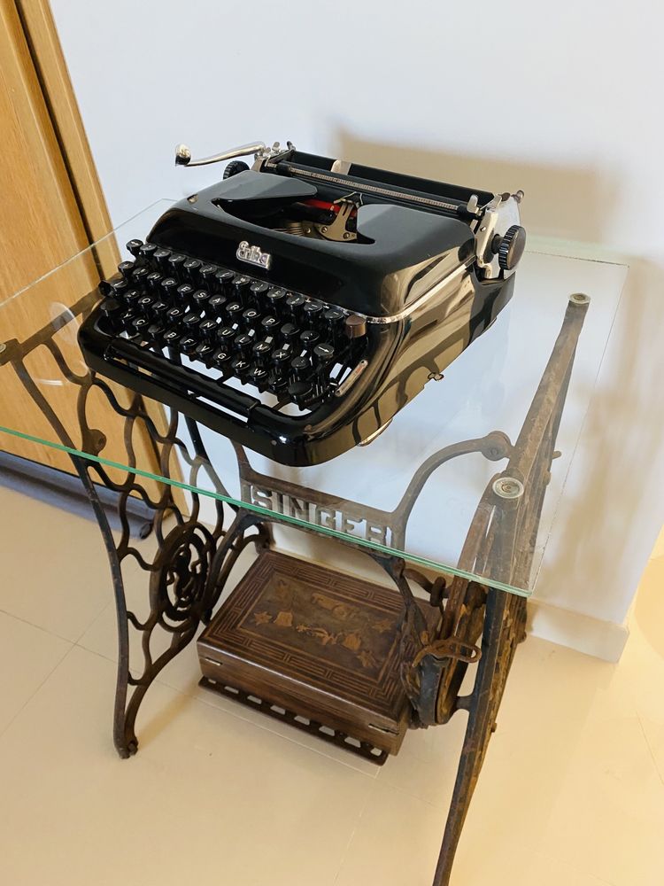 Máquina escrever antiga 1957 Erika Mod. 10