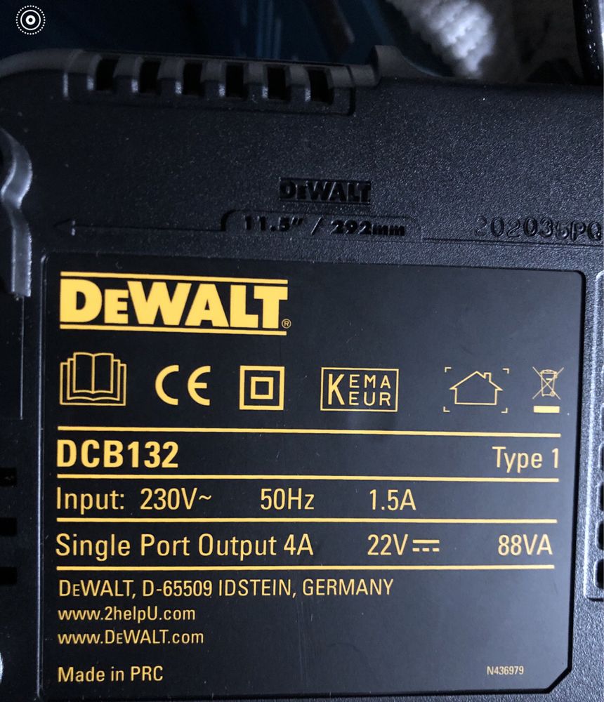 Зарядний пристрій DeWALT DCB132