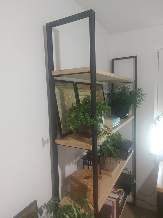 Biblioteka loft wykonana pod wymiar.