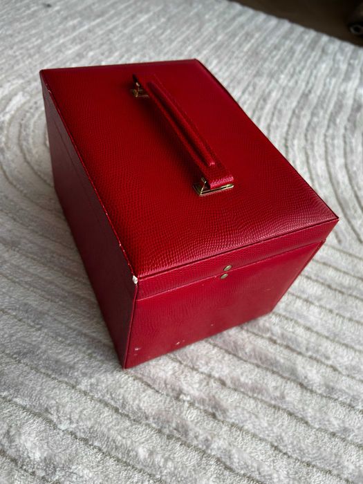 Szkatułka na biżuterię APART – elegancka, funkcjonalna