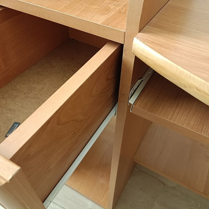 Solidne biurko dębowe